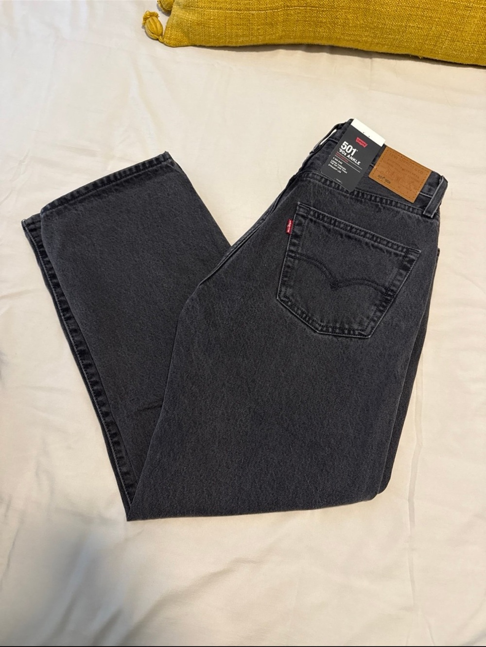 Levi's 501 ‘90s Ankle Jeans — Washed Black
